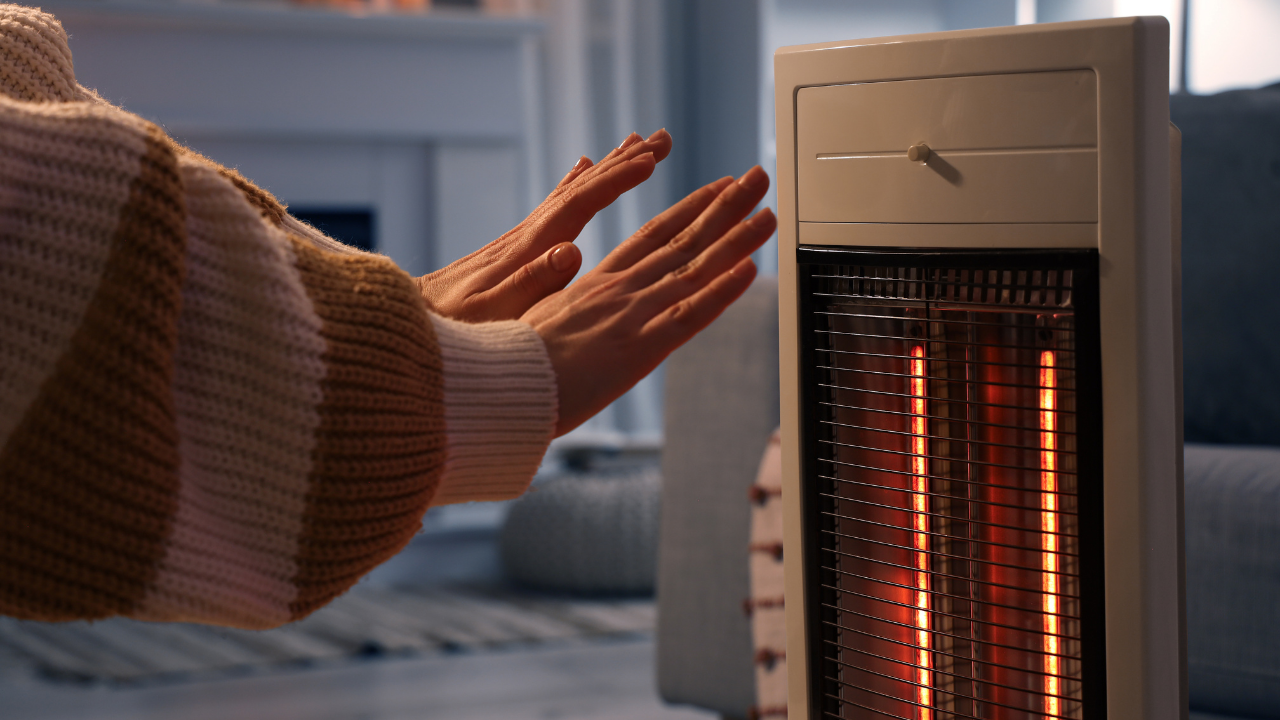 AC repair technician diagnosing cooling system issue Staten Island